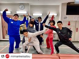 【#未満警察 日誌】 蔵出しオフショット(3月撮影) カイくん(#中島健人)ジロちゃん(#平野紫耀) の警察学校同期の仲間たち 同期が集まるシーンの撮影の合間は. å¤§å¹¡ã—ãˆã‚Š å‰å®¤ã«è¡Œã£ãŸã‚‰çš†é›†ã¾ã£ã¦ã¦ã„ããªã‚Šãƒãƒ¼ã‚ºãŠé¡˜ã„ã—ã¾ã™ ã¨è¨€ã‚ã‚Œã¦ã³ã£ãã‚Šã—ã¾ã—ãŸç¬' ãƒ„ã‚¯ãƒ¨ãƒŸã®ãƒãƒ¼ã‚ºã™ã‚Œã°ã‚ˆã‹ã£ãŸã‹ãªã ç¬' ãƒ„ã‚«ãƒžã‚¨ãƒ«ãƒ³ã‚¸ãƒ£ãƒ¼ã‚ˆã‚ã—ããŠé¡˜ã„ã— Shieriohata å¤§å¹¡ã—ãˆã‚Š Ohatashieri Repost Shie ãƒãƒ¼ã‚º ãƒ„ã‚¯ãƒ¨ãƒŸ ãˆã‚Š