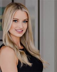 Stacie Coates's Instagram, Twitter & Facebook