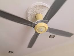 Di zaman sekarang sudah ada kipas siling yang di masa on aw try pusing pakai jari. Kipas Slow Dan Berbunyi Baiki Servis Kipas Angin Facebook