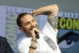 After studying acting at the drama centre london. Schauspieler Tom Hardy Versusst Uns Die Nachte
