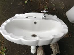 white scalloped edged bathroom sink and