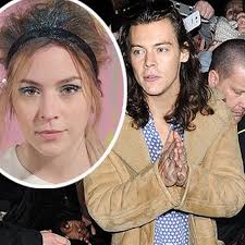 No, he only has one sibling, an older sister named gemma anne styles.no, harry styles does not have a younger sister. Harry Styles Sister Gemma Makes Beauty Debut As She Makes Glitter Hair Roots A Thing Ok Magazine