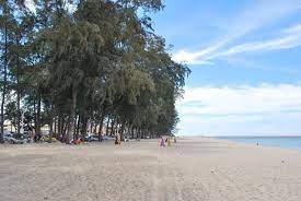 Kebetulan time kami datang kat sini, cuaca cantik, cerah dan berangin. Pantai Batu Buruk Jom Santai Di Pantai Popular Kuala Terengganu