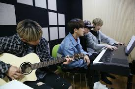 Pin By Kpop Trash On Stray Kids Kids Memories Korean Idol Stray