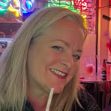 Hi there, we are tossing up between the Sheraton Waikiki or the Moana Surf  Rider. 4 adults- 2 couples late 30s, start or September. What resort would  you choose. Looking for nice