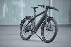 Speed pedelecs are a certain category of bike assists the rider up to 28mph using a more powerful, usually 500w motor. Speed Pedelecs As Fahrradcenter