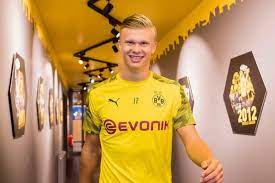 Download borussia dortmund logo & logos and symbols logotypes in hd quality for free download. Evonik Focuses Partnership With Borussia Dortmund On International Target Audience Chemanager