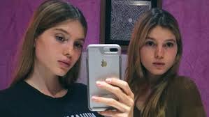 Victoria y Cristina, las gemelas de Julio Iglesias, en sus vacaciones en la  Costa del Sol
