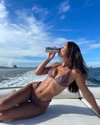 THE INSTAGRAM OF THE DAY: BRITMANUELA - Alrincon.com