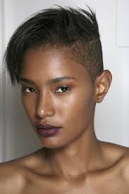 Like si tu veux plus de vidéos ♥ une question pose la moi en mentaire ? Coiffure Cheveux Courts Afro 10 Coupes Inspirees Pour Cheveux Crepus Coiffure Cheveux Courts Noir Cheveux Courts Afro Cheveux Courts Cheveux Courts Defrises