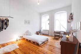 Big Room 20m2 In The Hipster Heart Of Neukolln Wohnungen Zur Miete In Berlin Berlin Deutschland Wohnung Kleine Wohnung Einrichten Wohnzimmer Zimmer