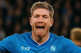 Aumenta la fiducia del Napoli per il colpo Kevin De Bruyne. Gli azzurri  contano di chiudere l'ingaggio dell'ex capitano del Manchester City a  inizio giugno. Pronto un biennale con opzione per il