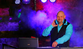 Empfehlungsliste mit hochzeits djs und weiteren dienstleister auf ihrem hochzeit portal. Hochzeits Dj Fur Mannheim Und Umgebung Dj Fur Hochzeit In Mannheim