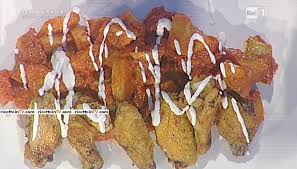 Se ti è piaciuta la ricetta della salsa brava fatta in casa, puoi condividerla sui tuoi social network preferiti (twitter, facebook, ecc.). La Prova Del Cuoco Ricetta Patate In Salsa Brava Con Alette Di Pollo Di David Povedilla