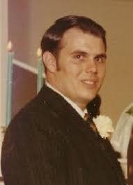 Robert Rye's Instagram, Twitter & Facebook