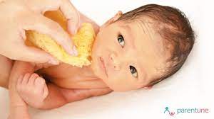 According to intermountain health care, babies under one year should have just one full bath a week. Parentune Give A Sponge Bath To Your Baby Do S Don Ts