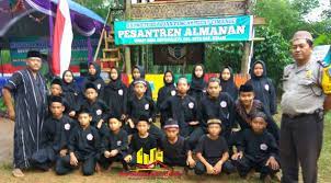 Bhabinkamtibmas Polsek Setu Ternyata Guru Pencak Silat Cimande Bekasi Online