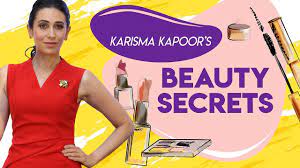 Karisma kapoor facilitated playwin jackpot winners during the event organised in sikkim manipal university. Revealed Karishma Kapoor S Beauty Secrets Hauterfly Celebrity Skincare Beauty Youtube