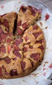 Recette Gateau Aux Fraises Simple Et Rapide En Video Recette Recette Gateau Fraise Recette Avec Des Fraises Gateau Fraise
