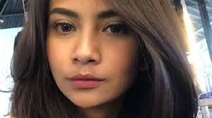 Momen Haru Vanessa Angel Peluk Erat Sang Ayah Usai Sidang Putusan