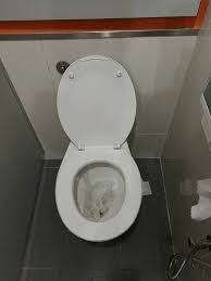 Tunggu 2 minit untuk serbuk molek bertindak dan jirus 2 jug air panas. 5 Sikap Yang Melambangkan Rakyat Malaysia Ni Pengotor Semasa Menggunakan Tandas Iluminasi