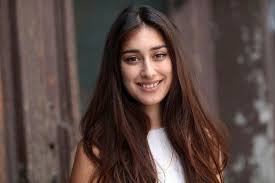 Dezember 1992 in berlin), bekannt unter ihrem künstlernamen elif, ist eine deutsche musikerin und songschreiberin mit türkischen wurzeln. Elif Demirezer Alchetron The Free Social Encyclopedia