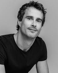 Une incursion dans l'univers de la lutte féminine! 🤼‍♀️🎬 Suite à son  long-métrage PASSAGE et à une nomination au Gala Québec cinéma, la  réalisatrice, documentariste et directrice de la photographie Sarah Baril