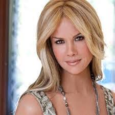 Evonne Mitchell's Instagram, Twitter & Facebook