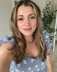 Jessica Braun's Instagram, Twitter & Facebook