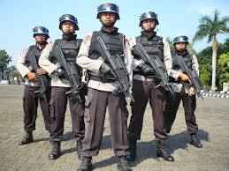 Ilustrator adalah orang yang bergelut di bidang seni rupa ataupun desain yang menciptakan gambar ilustrasi untuk memvisualisasikan teks tertentu agar informasi yang disampaikan terlihat lebih menarik. 99 Contoh Gambar Pekerjaan Kartun Cikimm Com