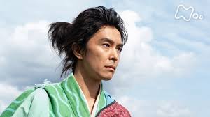 This is a list of japanese comedians—known in japanese as owarai geinin (お笑い芸人), owarai tarento (お笑いタレント), or simply geinin (芸人)—and their group names. Nhkã‚ªãƒ³ãƒ‡ãƒžãƒ³ãƒ‰ éº'éºŸãŒãã‚‹ ï¼' å…‰ç§€ è¥¿ã¸