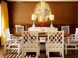 Characterized by the bold use of color and contrast often with metallic and glass accents, hollywood regency is dramatic, opulent and usually looks forward to making a statement. Hollywood Regency Decor Hollywood Regency Dining Room Palmer Weiss