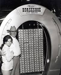 The Horseshoe Casino Was Home To The Binion One Million Dollars Display Which Featured 1 Million In Cash For All To See It Casino Las Vegas Vegas Las Vegas