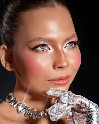 Sparkling silver mood 🤍 Photo and retouch @retouch_ap Make up and hair  @olya_romanova_mua Muse @strowrest Using @retouchingpanels @retouch4.me  #retoucher #retouch #photoediting #beautyvideo #beautyretouch #highend  #dodgeandburn #dnb #retouching ...