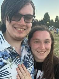 Amanda Pardue's Instagram, Twitter & Facebook