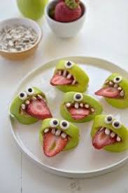 Bu Komik Canavarlari Yapmak Icin Ihtiyaciniz Olan Malzemeler Fistik Ezmesi Cilek Aycekirde Halloween Treats For Kids Fun Kids Food Halloween Snacks For Kids