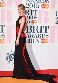 El último lo celebra este martes en la gala de entrega de los brit awards, donde ha recibido un premio especial que sólo tienen otros tres artistas. Brit Awards Best Red Carpet Dresses Of All Time Taylor Swift More Hollywood Life