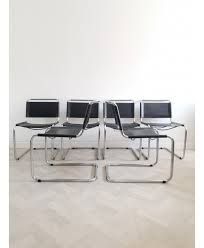 La chaise wassily, comme beaucoup d'autres objets de design du mouvement moderne , a été produite en série à partir des années 1960, et est toujours disponible maintenant comme objet devenu un classique. Chaises B33 Marcel Breuer