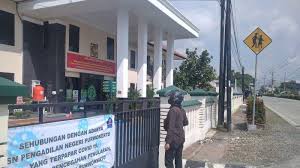 Designed to keep you warm wherever you are. Https Jateng Tribunnews Com 2021 08 22 Manfaatkan Lahan Kosong Sekolah Komcil Smpn 2 Cimanggu Cilacap Garap Kebun Stroberi Https Cdn 2 Tstatic Net Jateng Foto Bank Images Pelajar Cinta Lingkungan 1 Jpg Siswa Yang Tergabung Dalam Komunitas