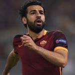 مصريون يحاصرون منزل محمد صلاح