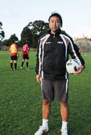 サッカーニュージーランド代表（new zealand national soccer team）は、ニュージーランドフットボールによって編成されるサッカーのナショナルチームである。ホームスタジアムは首都、ウェリントンにあるウェストパック・スタジアム Vol 137 æ—¥æœ¬äººãŒãƒ‹ãƒ¥ãƒ¼ã‚¸ãƒ¼ãƒ©ãƒ³ãƒ‰ã§ã‚µãƒƒã‚«ãƒ¼é¸æ‰‹ã‚'è‚²ã¦ã‚‹ Wynrs Nzdaisuki Magazine ãƒ‹ãƒ¥ãƒ¼ã‚¸ãƒ¼å¤§å¥½ããƒ‰ãƒƒãƒˆã‚³ãƒ ç™ºè¡Œã®ãƒ‹ãƒ¥ãƒ¼ã‚¸ãƒ¼ãƒ©ãƒ³ãƒ‰ãƒ©ã‚¤ãƒ•ãƒžã‚¬ã‚¸ãƒ³