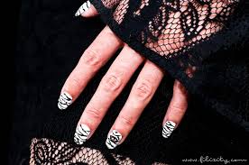 Frau kann so entscheiden, wie sie gerne ihren nagel designt haben möchte und wie er aussehen soll. Lustiges Halloween Nageldesign Mumien Filizity Com Beauty Blog Aus Dem Rheinland