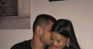 S priateľom, zápasníkom mma makhmudom muradovom, sa koncom jari stanú rodičmi, na čo sa mimoriadne tešia. Monika Bagarova O Detailech Tehotenstvi V Kolikatem Je Mesici Blesk Cz