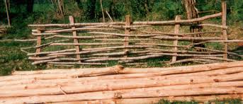 Une journée extraordinaire, les artisans sont de réels passionnés qui répondent avec joie à nos questions, les présentations des différents métiers sont juste géniales, le parc est très beau, authentique, et très propre ! L Histoire Du Village Le Village Gaulois L Archeosite
