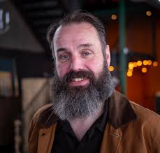 Regeringen fortsätter lätta på alkohollagarna