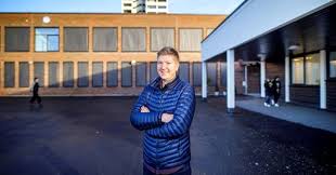 These two lines the station is located in a mostly residential area, formerly called the hellerud borough. Henrik Driver Nav Kontor Pa Skolen Mange Elever Blomstrer Opp Nar De Far Litt Hjelp