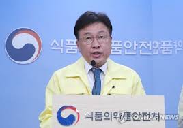 정부의 코로나19 치료제·백신 임상지원 제3차 공모 선정결과 ▲치료제는 '셀트리온(항체치료제/3상)'과 '대웅제약(약물재창출/2·3상)' ▲백신은 '셀리드. ì…€íŠ¸ë¦¬ì˜¨ í•­ì²´ì¹˜ë£Œì œ í—ˆê°€ì´ˆì½ê¸° ì˜¤ëŠ˜ ì¤'ì•™ì•½ì‹¬ ìžë¬¸ê²°ê³¼ ê³µê°œ ì—°í•©ë‰´ìŠ¤