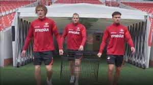 O var até indicou ao árbitro que o passe do jogador brasileiro que fez ricochete seria rececionado por um jogador colombiano. Spartak Provoca Benfica Antes Do Jogo Em Moscovo