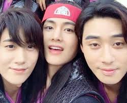 Park bo gum and kim yoo jung leap and dance for joy in new promos for moonlight drawn by clouds. Idols And Actors Bffs