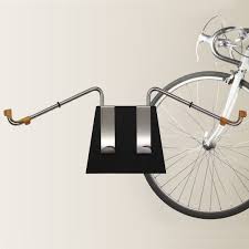 ein fahrradhalter nicht nur funktional sondern schon zugleich die edelstahl arme lassen sich an die wand schwen fahrrad wandhalterung fahrradhalter fahrrad